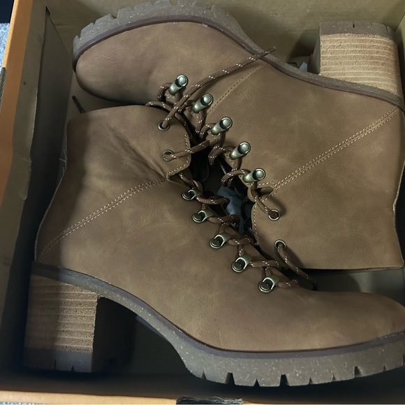 Korks Erica Boot size: 9.5 - Picture 3 of 11